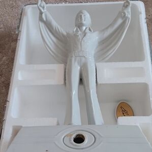 1982 McCormick Elvis Presley Designer Collection ll Decanter w/ Music Box Stand
